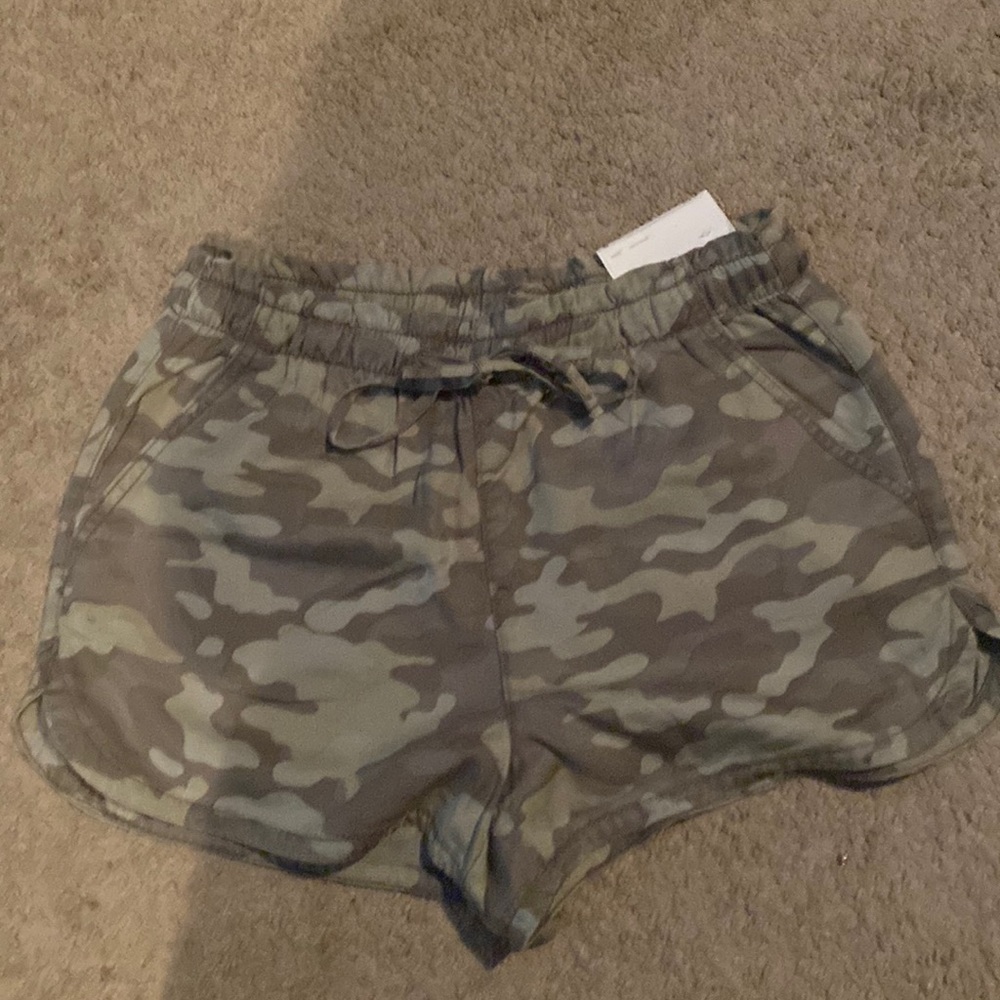 American Eagle high waisted camouflage shorts.  Size medium.